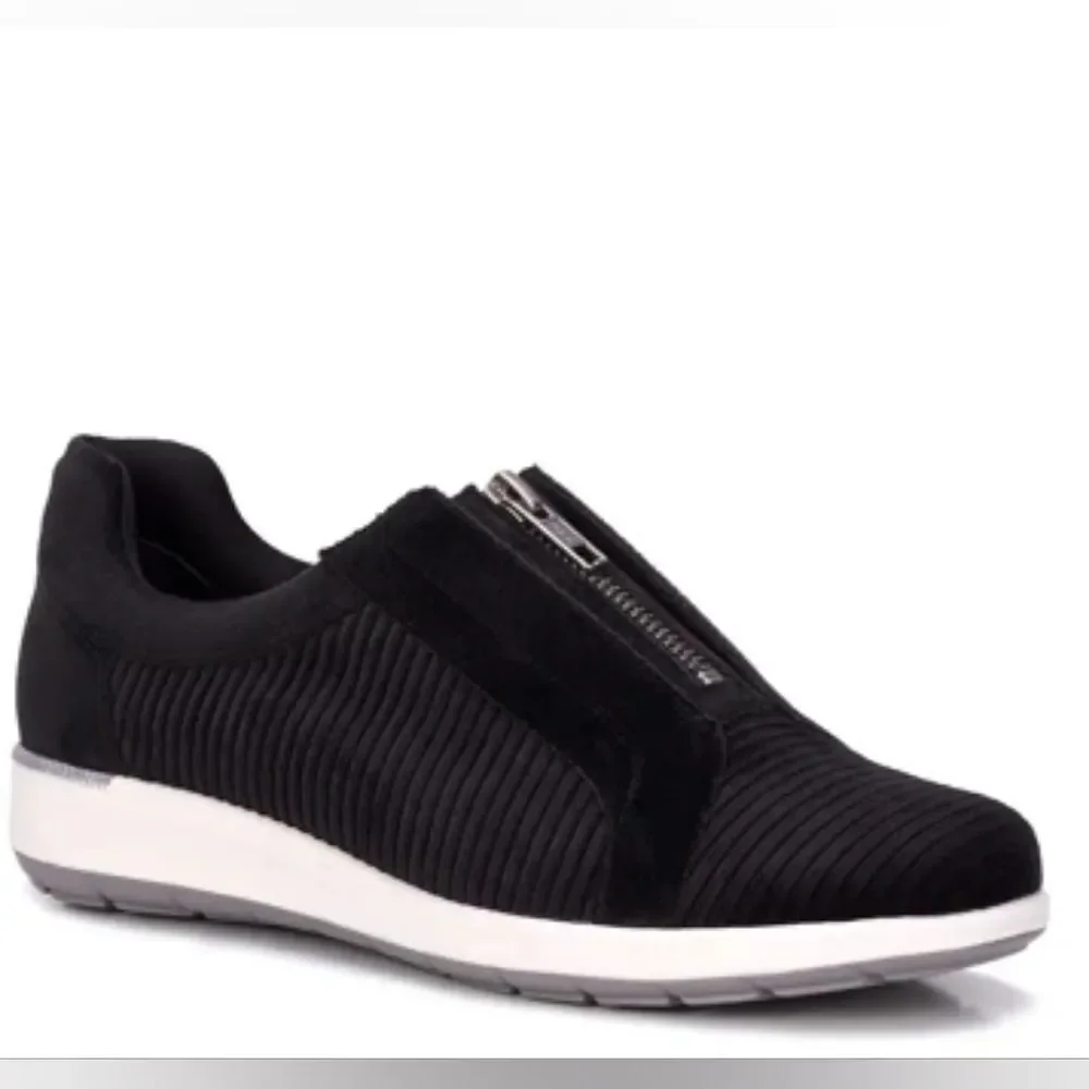 Ros Hommerson Oliver Black Corduroy Sneaker Size 7